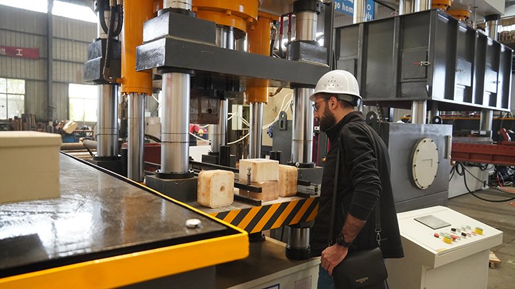 Syrian Clients Visit Nadun Machinery Manufacture Co., Ltd. for Salt Block Press Machine Procurement