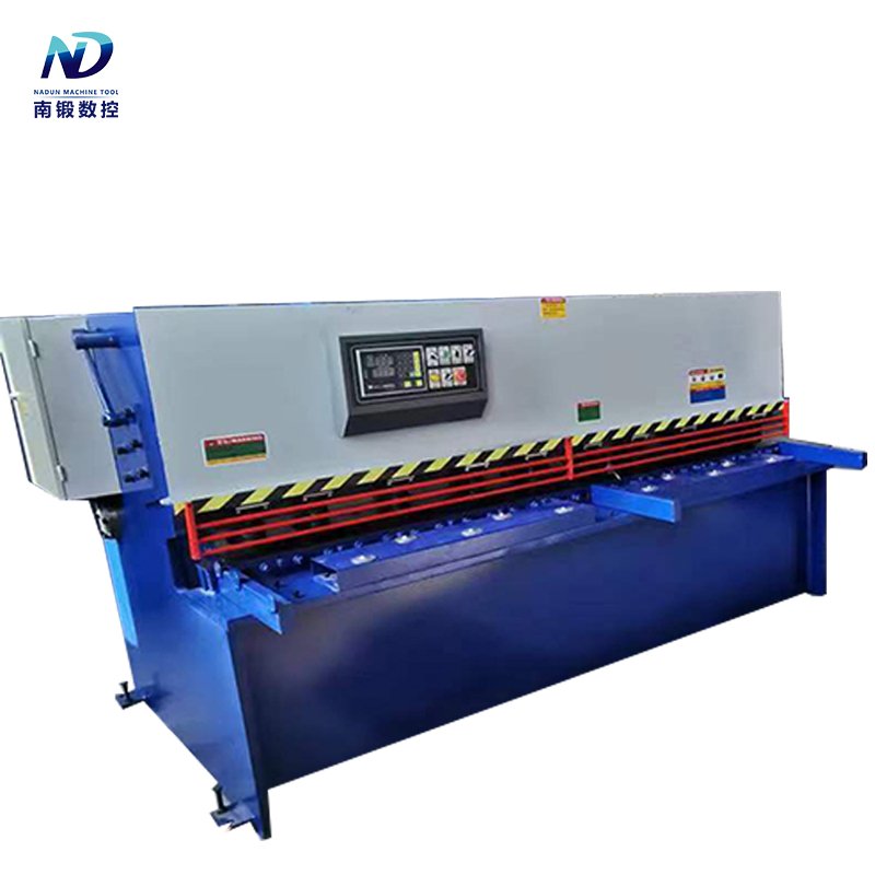 How can shearing machine operators optimize material usage to minimize waste?
