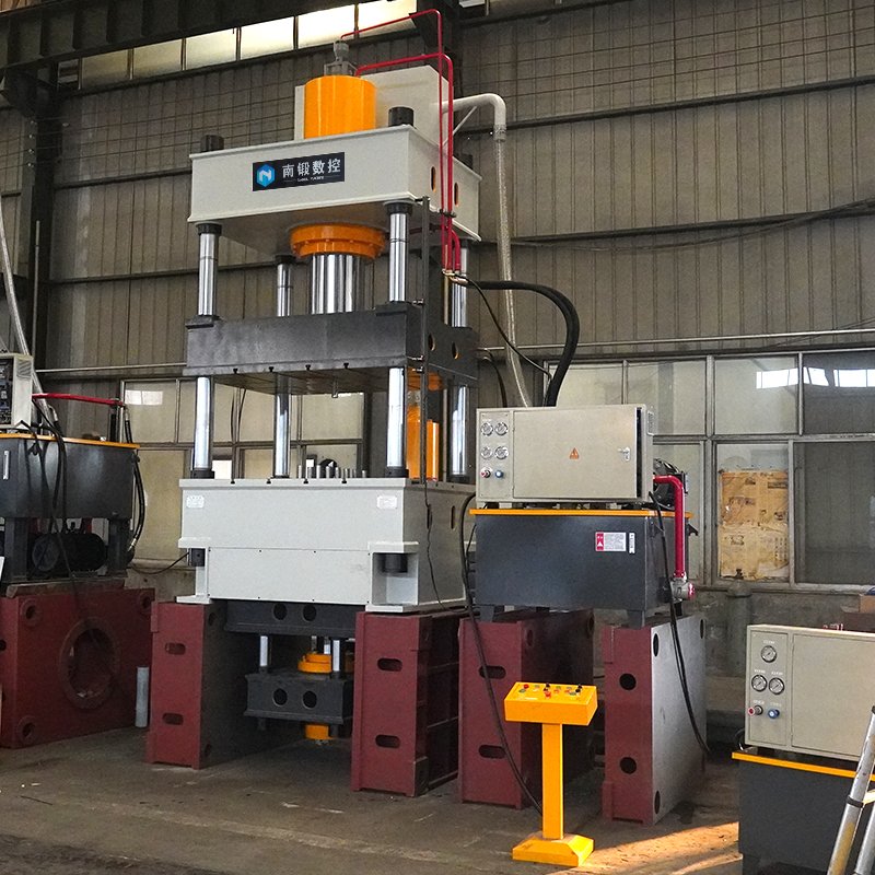Metal deep drawing press