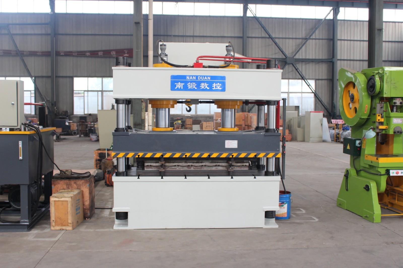 Harm and treatment method of 400 tons hydraulic press clamping